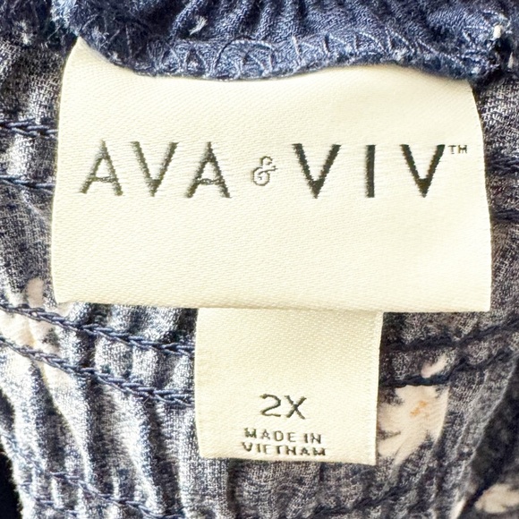 Ava & Viv Women's Plus Size Navy Daisy Smocked Peplum Tank Top Size 2X - Picture 5 of 7